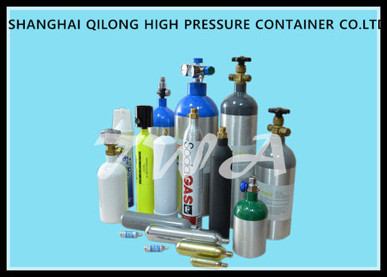 Chine le cylindre de gaz 6L à haute pression classe le réservoir d'oxygène d'hôpital de diamètre extérieur de 140mm fournisseur