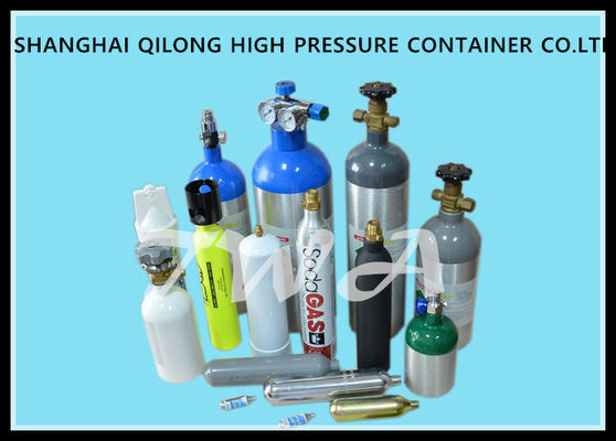 Chine Réservoir 5L à oxygène comprimé à haute pression d'acier allié pour l'usage médical fournisseur